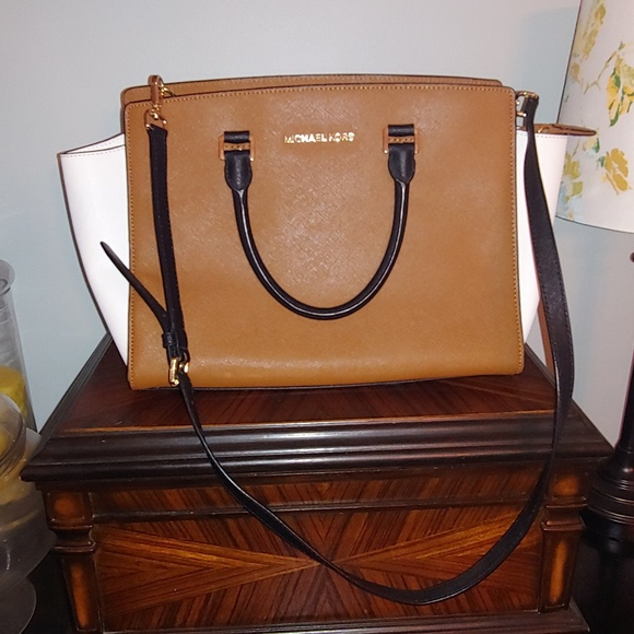 Michael Kors Handbags - Authentic Michael Kors Selma Saffiano Satchel